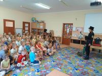 dzieci na spotkaniu z panią kominiarz