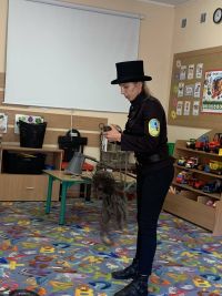 dzieci na spotkaniu z panią kominiarz