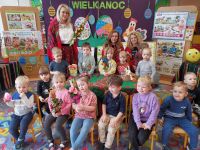 Przedszkolaki biorą udział w spotkaniu z Paniami z KGW Borowie