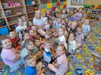 Przedszkolaki uczestniczą w zajęciach o zwierzętach