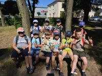 Przedszkolaki podczas wyjścia na lody