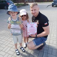 Przedszkolaki z laurkami dla Strażników Lasów
