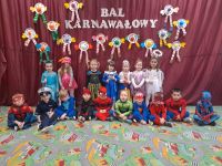 Przedszkolaki na balu karnawałowym