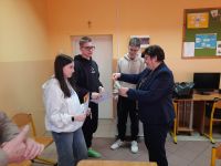 Pani Dyrektor gratuluje uczestnikom
