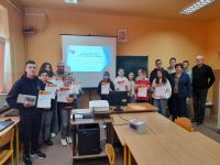 Uczestnicy turnieju razem z nauczycielami