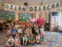 Kolorowe tatuaże i warkoczyki w grupie Liski.