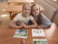 Rozwiązywanie krzyżówek i rebusów o tematyce suszy.