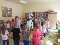 Przedszkolaki na koncercie orkiestry i zabawach w GOKu