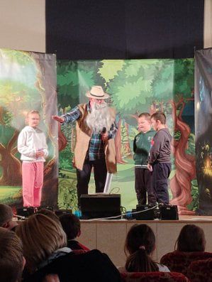Spektakl słowno-muzyczny pt. " Wyprawa do Zaklętego Lasu"
