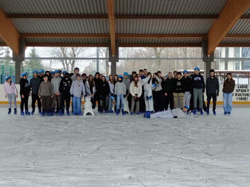 WYCIECZKA NA LODOWISKO