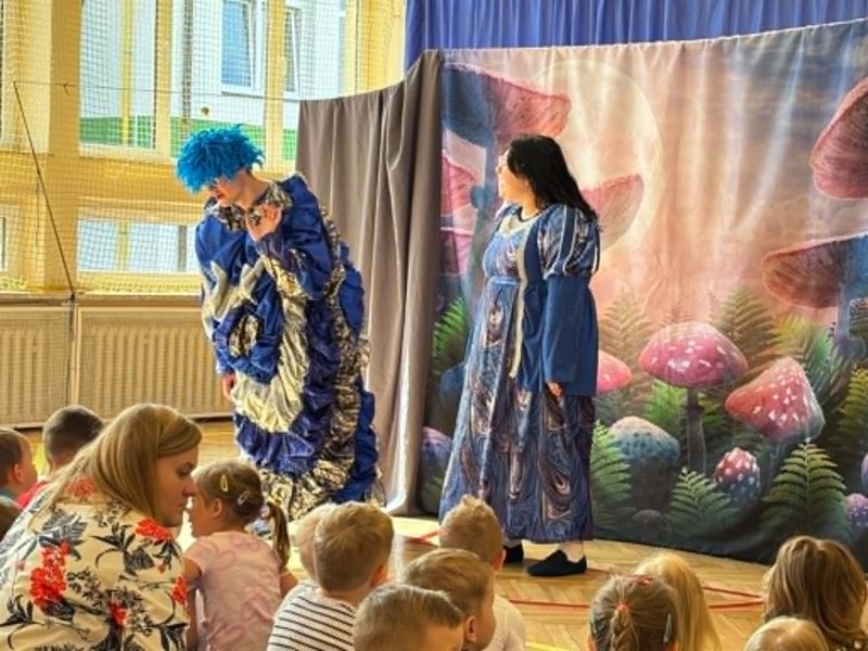 Przedstawienie „Alicja w Krainie Dobrych Manier”